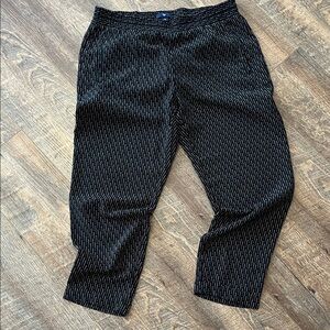GAP women’s Black Pants with Subtle Design